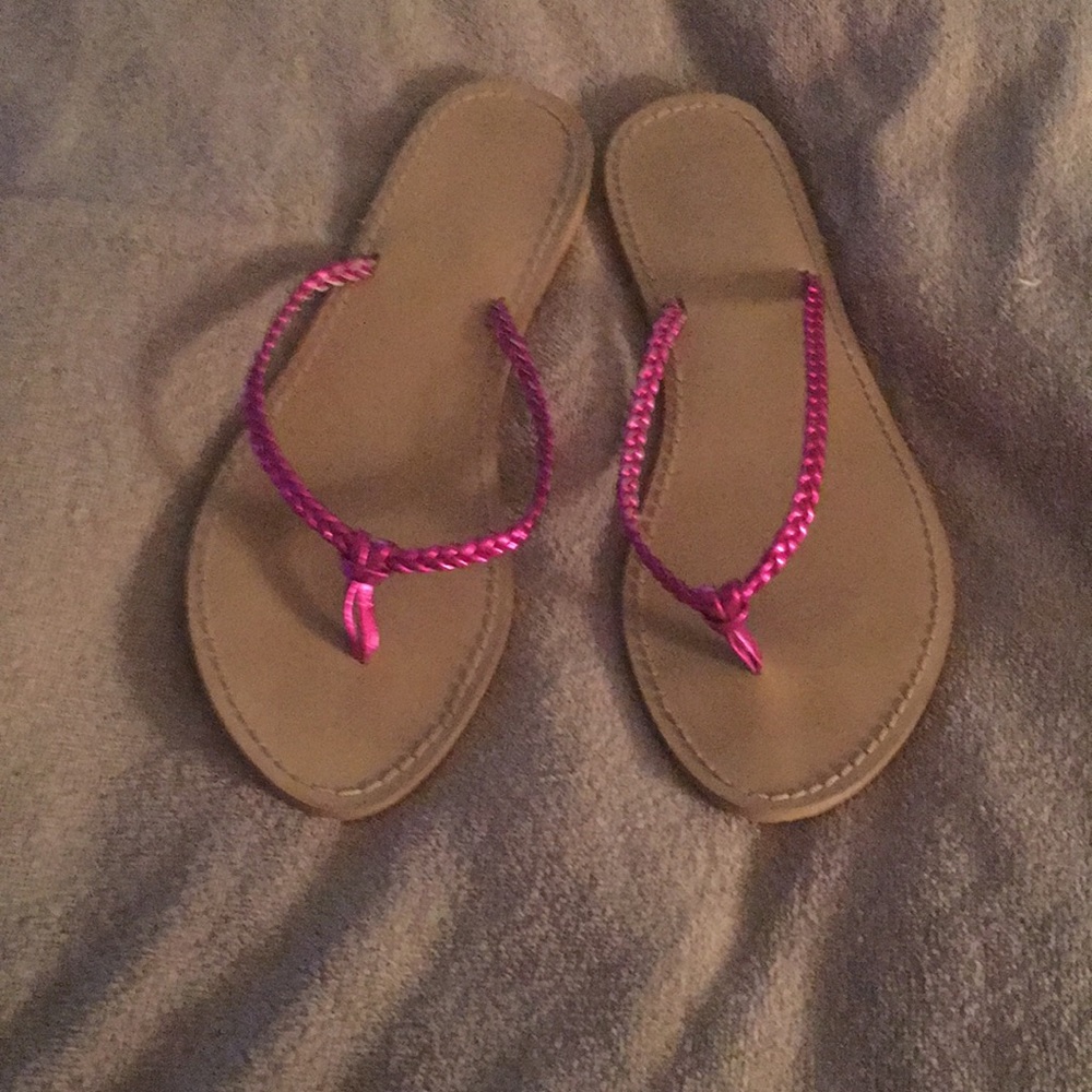 Size 7 1/2 old navy Flip flops